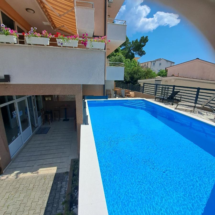 Apartments Vila Adrijana & Fitness Studio Wolf Башка-Вода Экстерьер фото