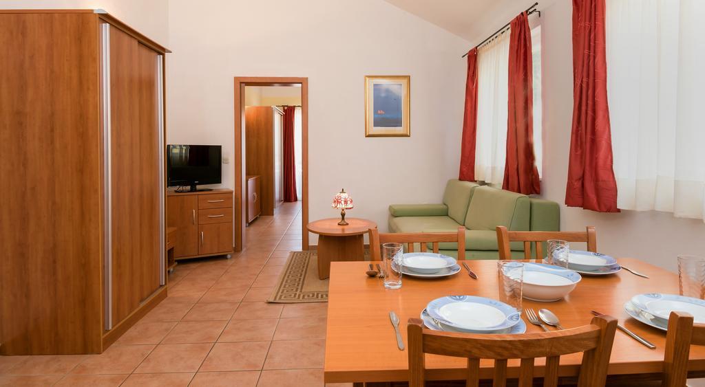 Apartments Vila Adrijana & Fitness Studio Wolf Башка-Вода Экстерьер фото